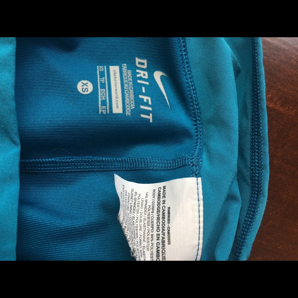 Nike XS Dri-Fit shorts w/pockets and inner pant - Picture 6 of 8